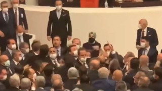 Τουρκία: Άγριο ξύλο στη Βουλή με... υπουργό-μποξέρ