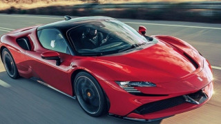 Μανωλάς: Η πανάκριβη Φεράρι των 1.000 αλόγων στο γκαράζ του