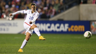 Το καταπληκτικό γκολ της Κάρλι Λόιντ από το κέντρο του γηπέδου (video)