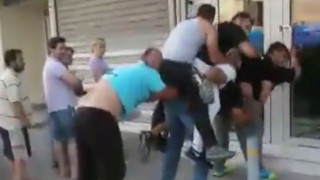 Μακριά γαϊδούρα στην ουρά του ΑΤΜ! (Βίντεο)