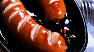 ΗΠΑ: Έφαγε 62 hot dogs σε 10' (video)! 