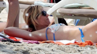 Sienna Miller: Με μπικίνι και τέλειες αναλογίες (ΦΩΤΟ)