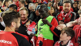 Ο Σακό «ντύθηκε» φίλαθλος και πήρε αυτόγραφο από τον Λαλάνα! (video)