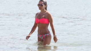 Σόφη Πασχάλη: Με το σύντροφό της στην παραλία