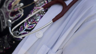 Αντιεμβολιαστές αποκάλεσαν «δολοφόνο» την αντιπρόεδρο του ΠΙΣ