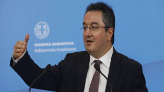Μόσιαλος: «Γιατί η Ελλάδα κινδυνεύει περισσότερο από την Όμικρον»