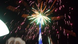 Άναψε το Χριστουγεννιάτικο Δέντρο από τον δήμαρχο Μενεμένης Λάζαρο Κυρίζογλου