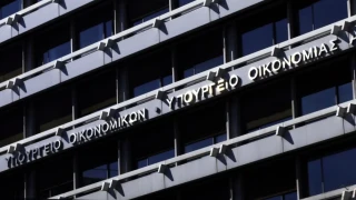 «Τρύπα» 7,882 δισ. ευρώ στον κρατικό προϋπολογισμό