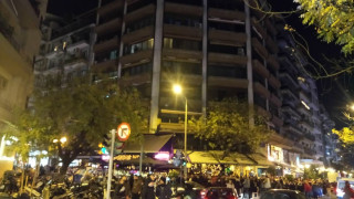 «Βουλιάζει» από κόσμο το κέντρο της Θεσσαλονίκης, χαλαρότητα στα μέτρα