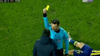 Τουρκία: Διαιτητής έδειξε κίτρινη κάρτα σε τραυματιοφορέα!