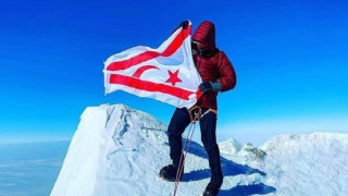 Νεκρός ο Τουρκοκύπριος που τοποθέτησε τη σημαία του ψευδοκράτους στην Ανταρκτική