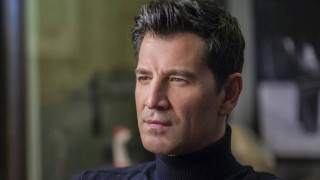 Σάκης Ρουβάς-Θαυμάστρια του έκανε ερωτική εξομολόγηση επί σκηνής: «Σ' αγαπώ»