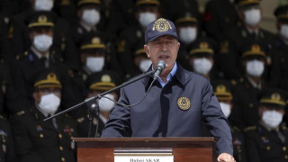 Ακάρ: Η Ελλάδα ντυμένη με προβιά αρνιού προσπαθεί να το παίξει θύμα