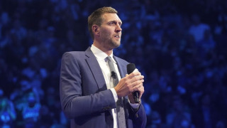 Πέρασε στο Πάνθεον: ﻿Αυτό είναι το άγαλμα του Νοβίτσκι στο Ντάλας (vid)