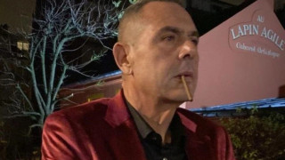 Με κόκκινο βελούδινο σακάκι σε καμπαρέ ο Πάνος Καμμένος