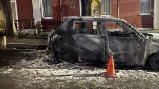 Θεσσαλονίκη: «Επίθεση» με μολότοφ στο δημαρχείο Θερμαϊκού -Πυρπόλησαν όχημα