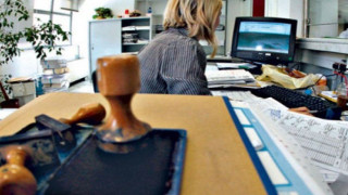 Σχέδιο για διπλό μπόνους στους δημόσιους υπάλληλους