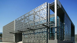 7.181 πλειστηριασμοί το 2022: Το «παλάτι» του Γαβαλά κι ο «βασιλιάς του αυτοκινήτου»