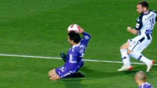 Σταυρίδης: «Το χέρι του Βούρου δεν είναι στη φυσική του θέση, 100% πέναλτι»