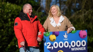 Απίστευτο σκηνικό με άνδρα που κέρδισε  2 εκατ. λίρες και το ανακοίνωσε στο αφεντικό του