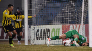 Γι΄αυτή τη φάση διαμαρτύρεται ο Άρης πως η μπάλα πέρασε τη γραμμή και δεν μέτρησε γκολ