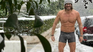 Προκαλεί τον γυναικείο πληθυσμό με το μποξεράκι του στα χιόνια ο Σπαλιάρας