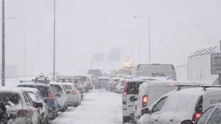 Κακοκαιρία «Avgi»: Κορύφωση του χιονιά σε Εύβοια, Βοιωτία και Αττική