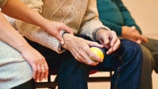 Γερνάτε; Το σημείο του σώματος που δείχνει ότι μεγαλώνετε!