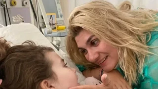 Ραγίζει καρδιές η μητέρα που μέσα σε τρία χρόνια έχασε και τα τρία παιδιά της