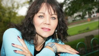 Πέθανε ολομόναχη στα 56 της η Βρετανίδα που το 1996 έχασε οκτάδυμα στη γέννα