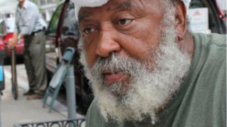 Ο πιο μορφωμένος άστεγος στον κόσμο (pics)