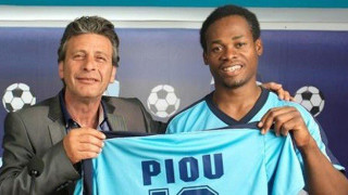 Χειροπέδες στον Πίου (pics)