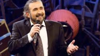 «Το Κλουβί με τους Βουλευτές θα έσπαγε ταμεία» δηλώνει ο Λάκης Λαζόπουλος