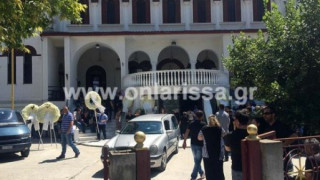 Θρήνος στην κηδεία του Δημήτρη Μόρα στη Λάρισα 