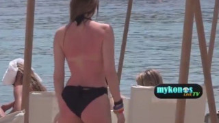 Η εντυπωσιακή Τάμτα Μαστοράκη στη Μύκονο (Vid)