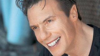 Στράτος Τζώρτζογλου: Αυτός είναι ο λόγος που ζει μόνιμα στην Αμερική  