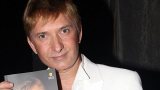 Μάκης Δελαπόρτας: Αποκαλύπτει ποιοι ήταν οι πιο αυτοκαταστροφικοί σταρ 