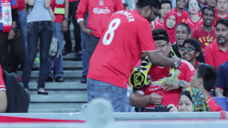 Τον ...έβαλε στη θέση του! (video)