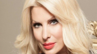 Σοκ: Δείτε την Ελένη Μενεγάκη με μαγιό χωρίς ρετούς (ΦΩΤΟ)