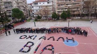 Δολοφονία Άλκη: Ηχηρό μήνυμα κατά της βίας από μαθητές στην Καλαμαριά!