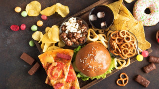 Πέντε τροφές που μπορούν να προκαλέσουν φλεγμονή