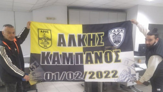 Το πανό ακροατή του Metropolis 95.5 που ένωσε Άρη και ΠΑΟΚ στο όνομα του Άλκη