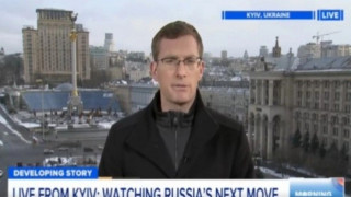 VIRAL: Δημοσιογράφος μετέδωσε σε έξι γλώσσες τις εξελίξεις στην Ουκρανία!