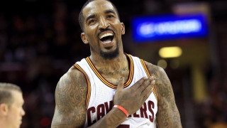 «Προτιμούμε να ξοδέψουμε χιλιάδες σε στριπτιτζάδικα παρά να βοηθήσουμε την κοινωνία»