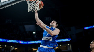 Τρελό μπουγέλο στα αποδυτήρια της Εθνικής μετά το διπλό στην Πόλη!