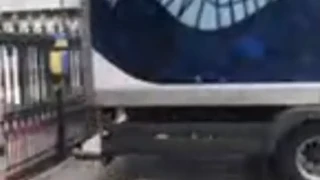 Εισβολή στην Ουκρανία: Φορτηγό έπεσε στην είσοδο της ρωσικής πρεσβείας στο Δουβλίνο