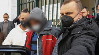 Φονικό στην Ανδραβίδα: Κενά στην απολογία του μακελάρη της οικογένειας