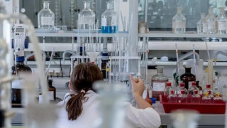 ΗΠΑ: «Ναι, υπάρχουν βιολογικά εργαστήρια στην Ουκρανία»