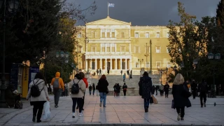 Κλειδώνουν σήμερα τα μέτρα για την ακρίβεια-Αυτές είναι οι τρεις ενισχύσεις