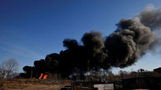 Ουκρανία: Αξιωματικός στο Λουχάνσκ κατηγορεί τη Μόσχα ότι χρησιμοποίησε βόμβες φωσφόρου